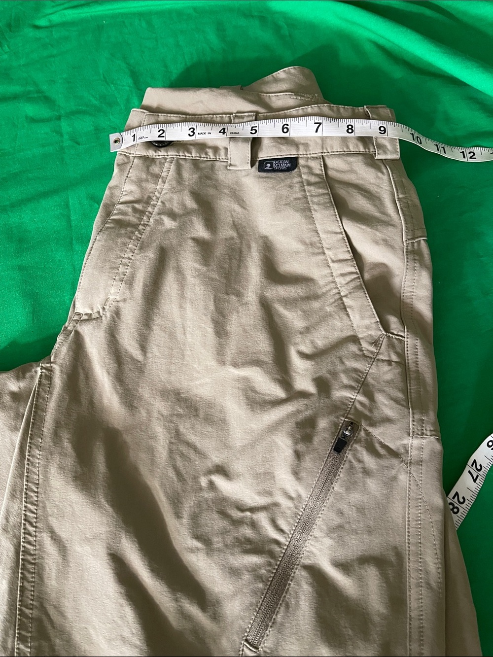 Eastern Mountain Sports Khaki Cargo Shorts with Zip Pocket - Picture 8 of 11